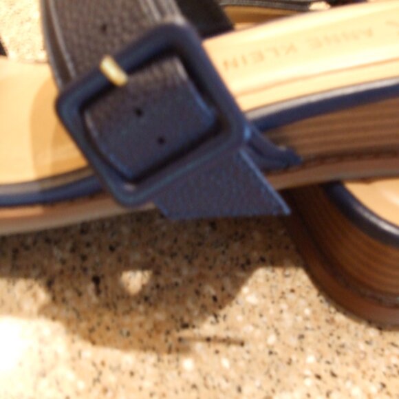 Anne Klein Ladies Navy Sandals Slip On! 9 1/2 - Picture 2 of 4